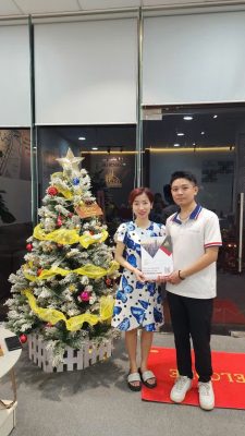 Khách hàng giao dịch tại BHL